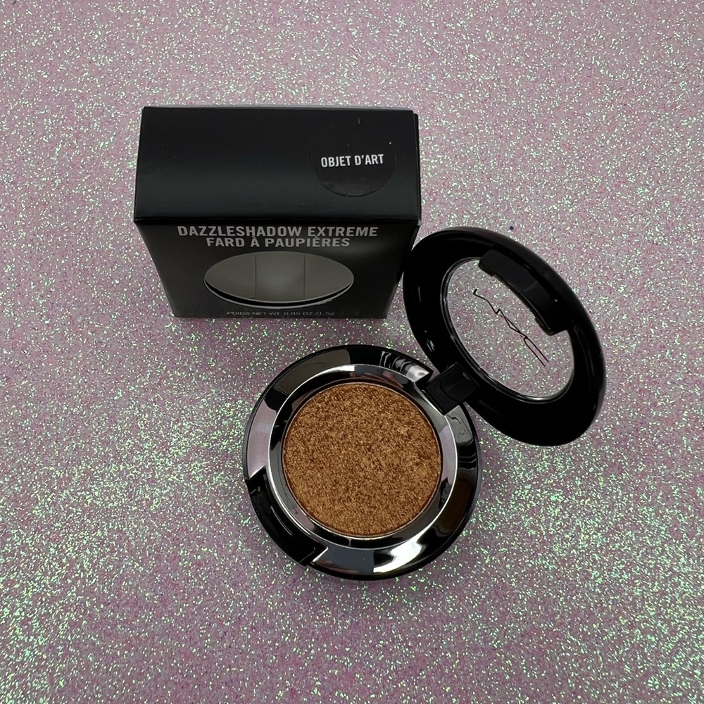MAC GOLD FROST EYESHADOW- Objet D’art